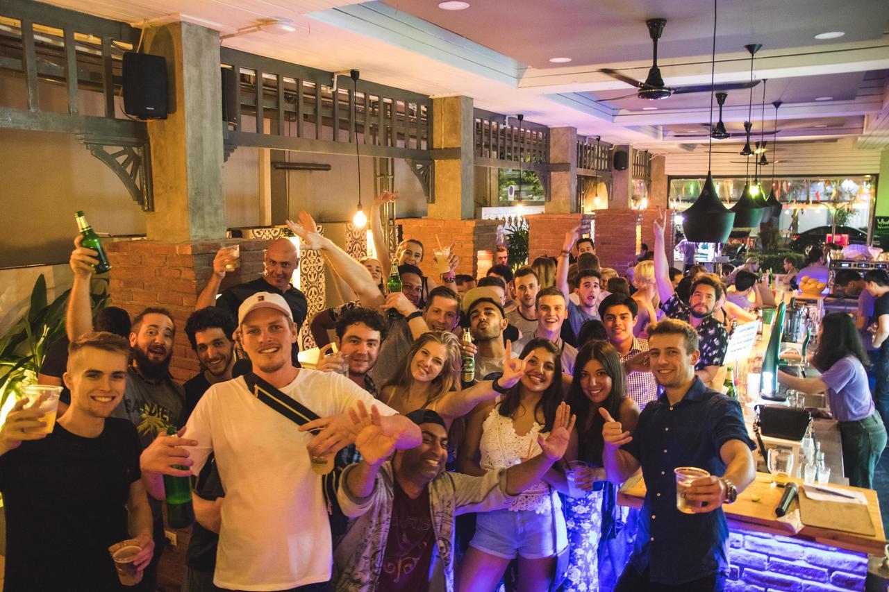 Mad Monkey Hostel Bangkok Exteriör bild