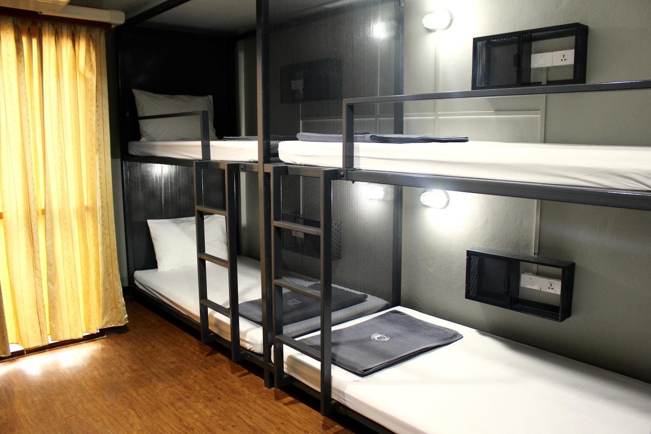 Mad Monkey Hostel Bangkok Exteriör bild