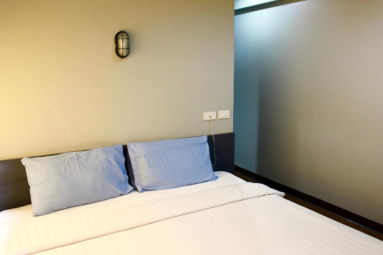 Mad Monkey Hostel Bangkok Exteriör bild
