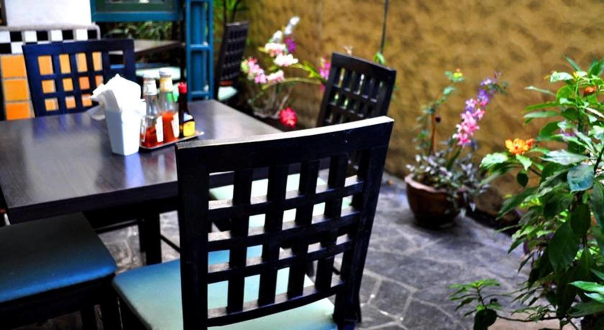 Mad Monkey Hostel Bangkok Exteriör bild