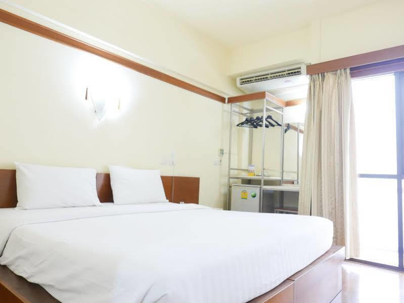 Mad Monkey Hostel Bangkok Exteriör bild